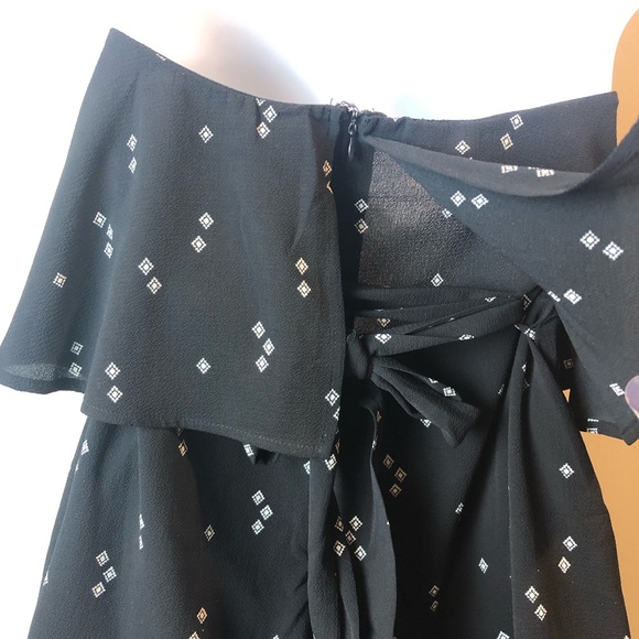 🍁3/$20🍁 The Impecable Pig Small Romper - Picture 4 of 9